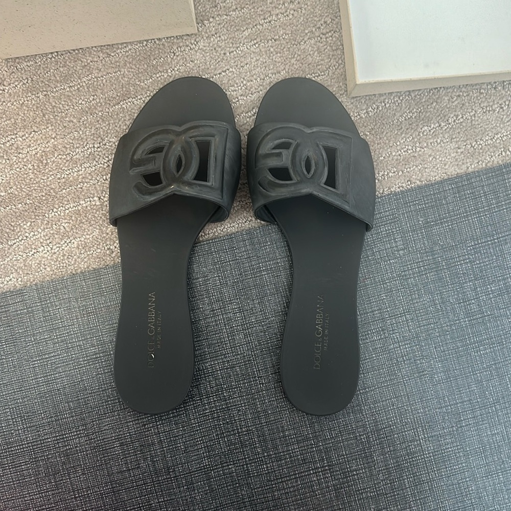 Barely worn dolce and gabbana slides